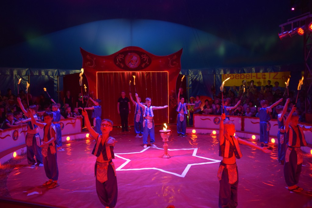 assets/theme/content/images/startseite/Zirkus/Show Fakir mit Feuer.JPG